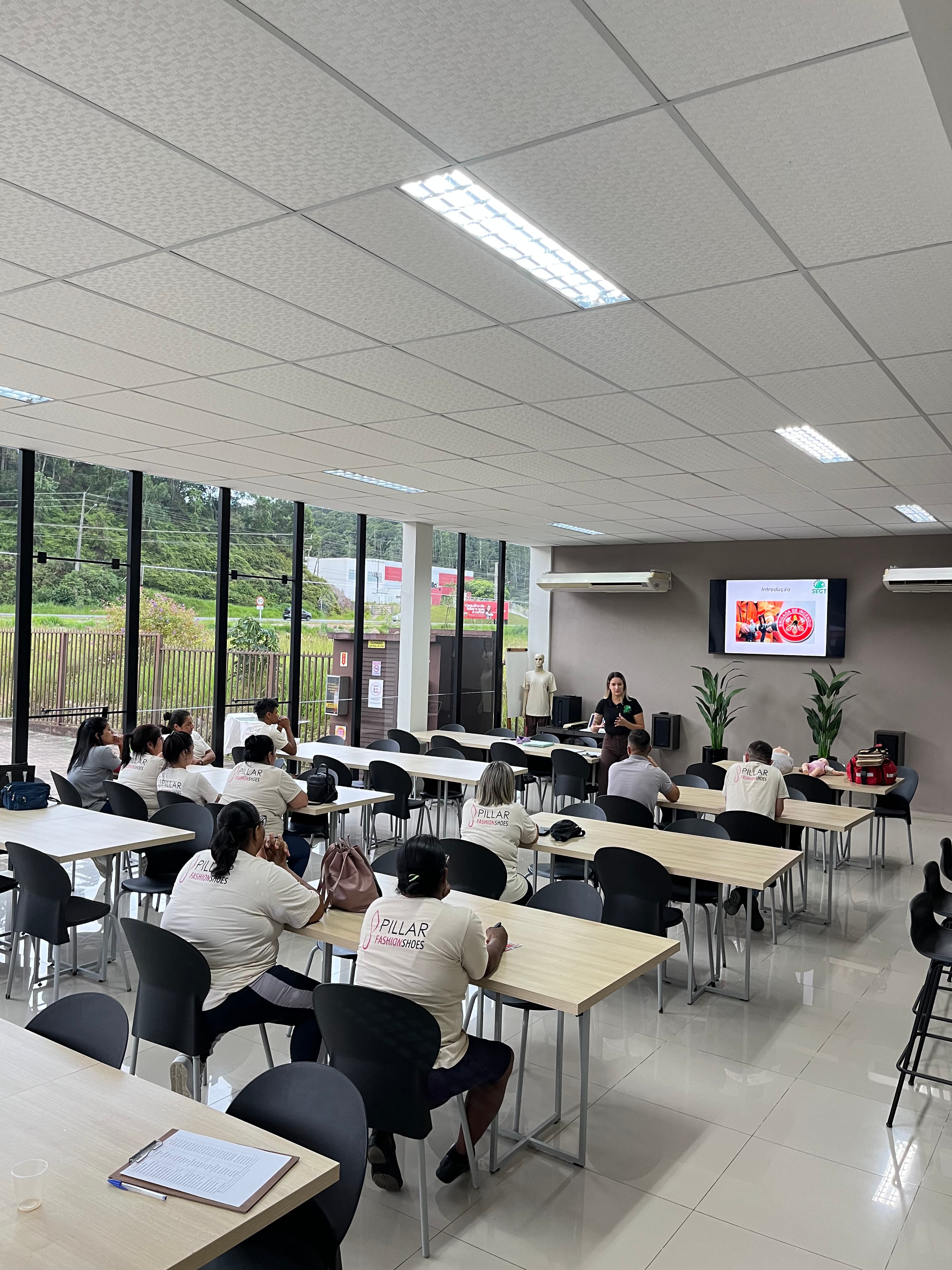 Treinamento presencial realizado pela SEGT em sala de aula